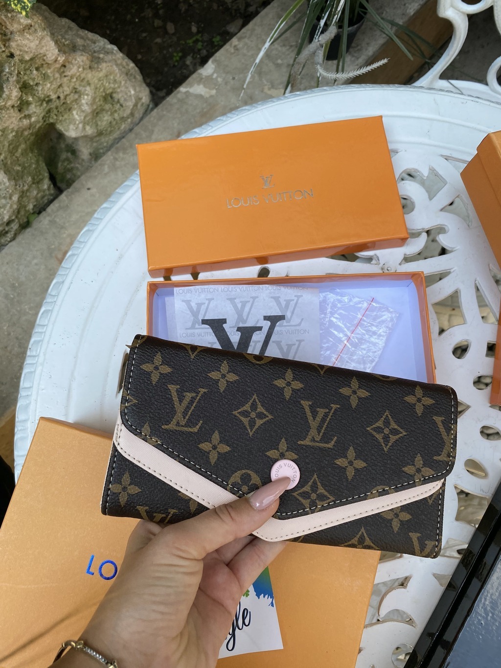 Кошелёк LV с розовой вставкой +коробка 51233