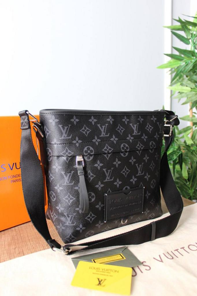 Сумка Besace Zippee серая monogram louis vuitton для мужчин 300152