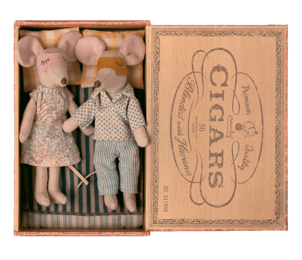 Mum & Dad mice in cigarbox