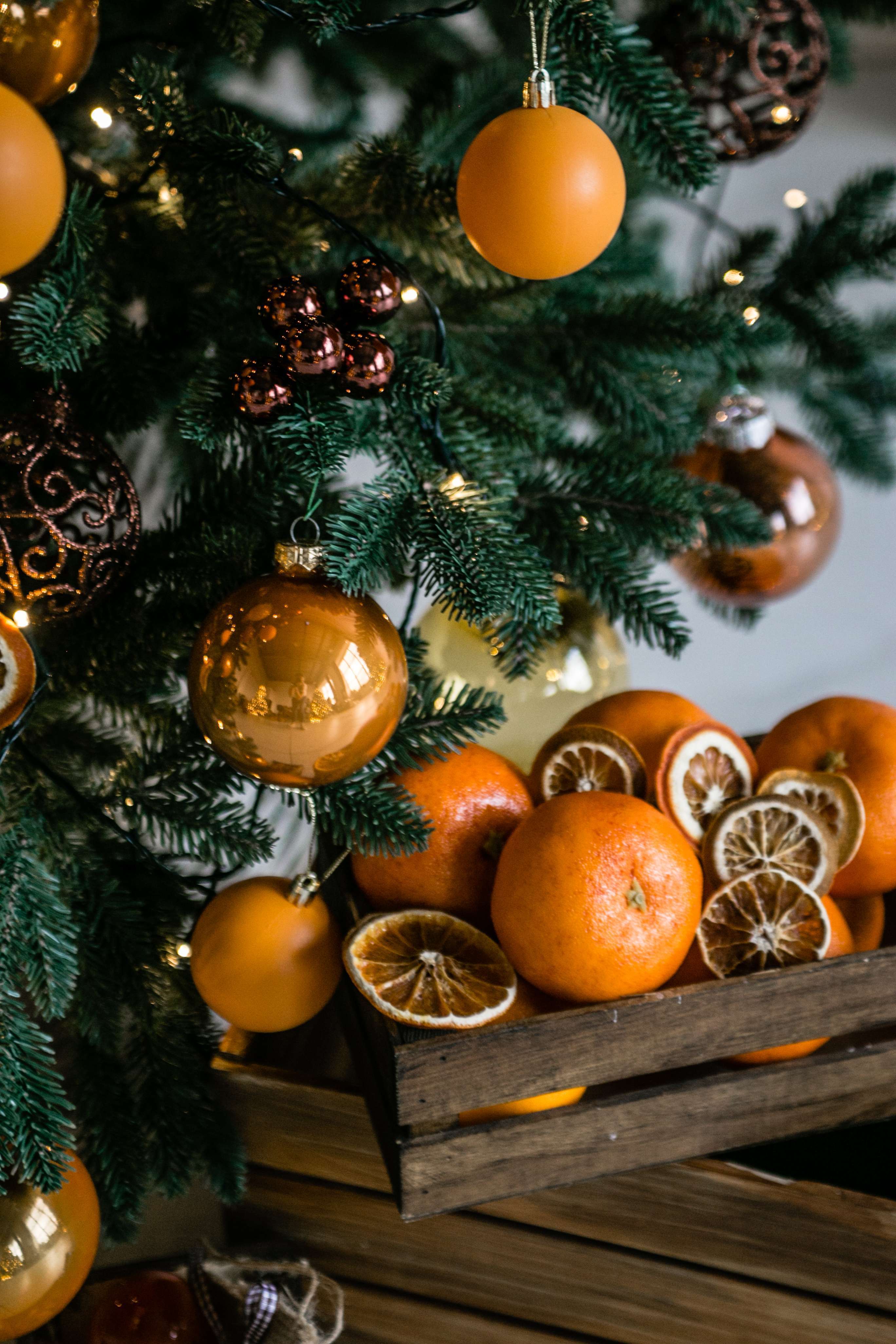 Новогодние традиции: о ёлках, мандаринах, оливье и желаниях