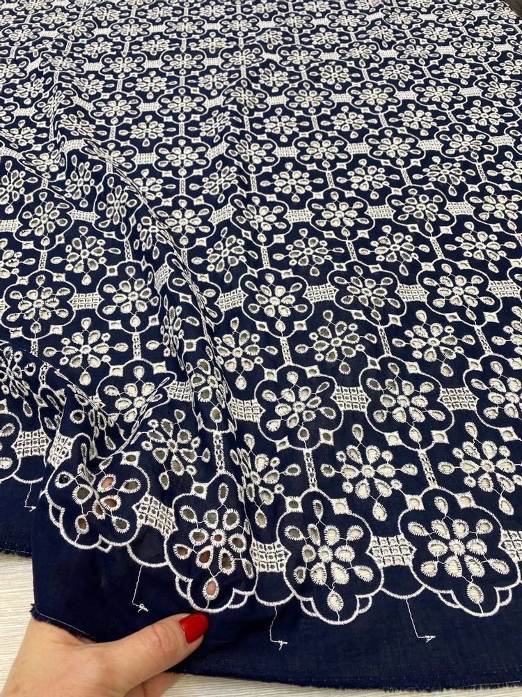 1,8м Шитье на тонком хлопке темно-синего цвета