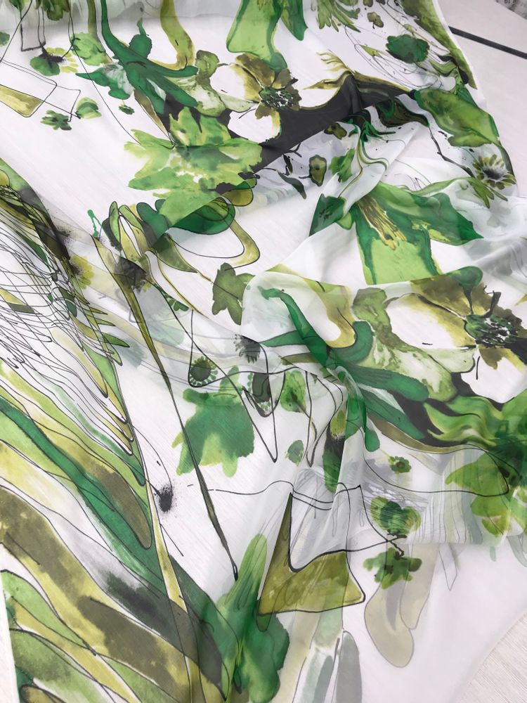Шёлковый шифон вуаль V@lentino фон белоснежный с принтом в зелёных оттенках