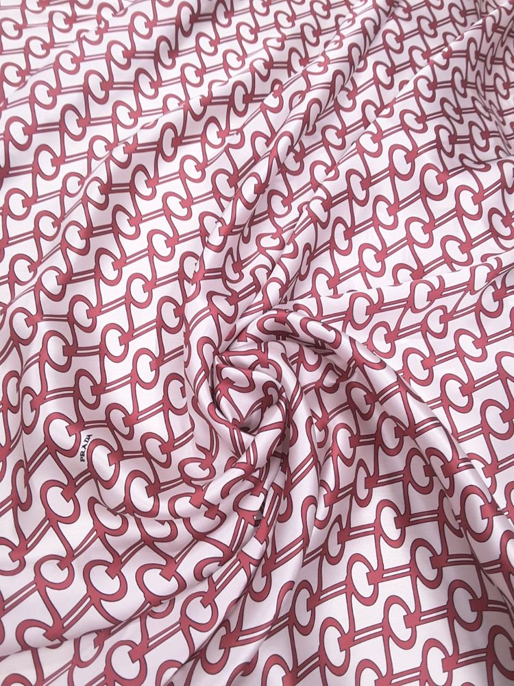 Атласный шелк Pr@da фон белый с бордовым принтом