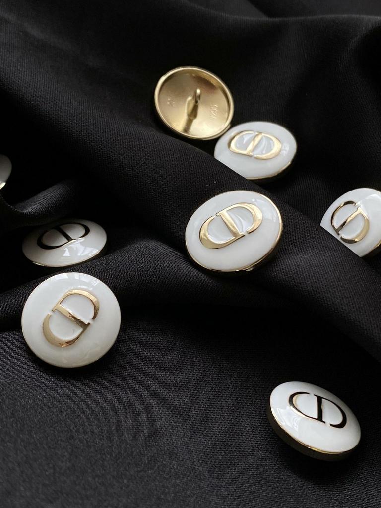 Button 23/18 mm, metal, art. 251