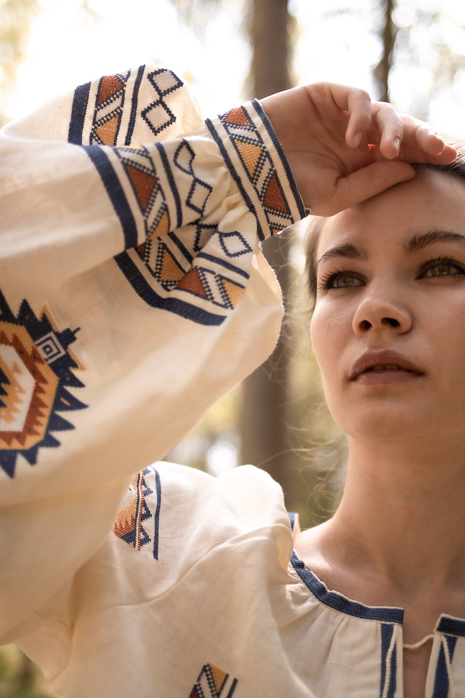 EMBROIDERED LINEN WAISTSHIRT CELESTE