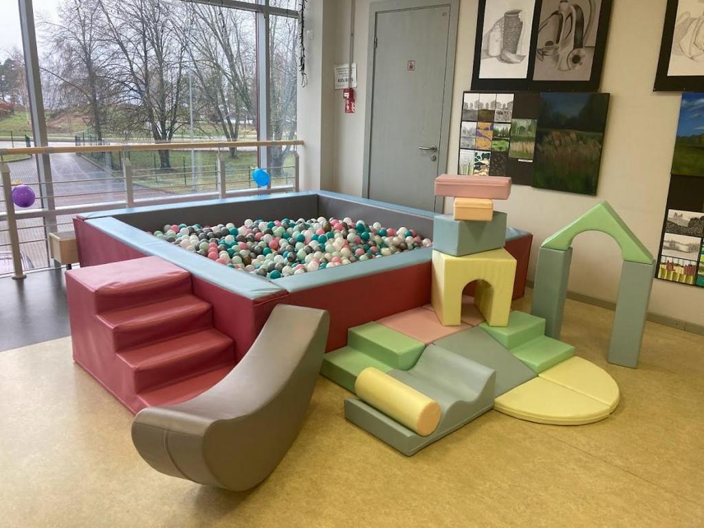 "PASTEL" IGLU baseins ar 3500 bumbām + kluči + šūpoles