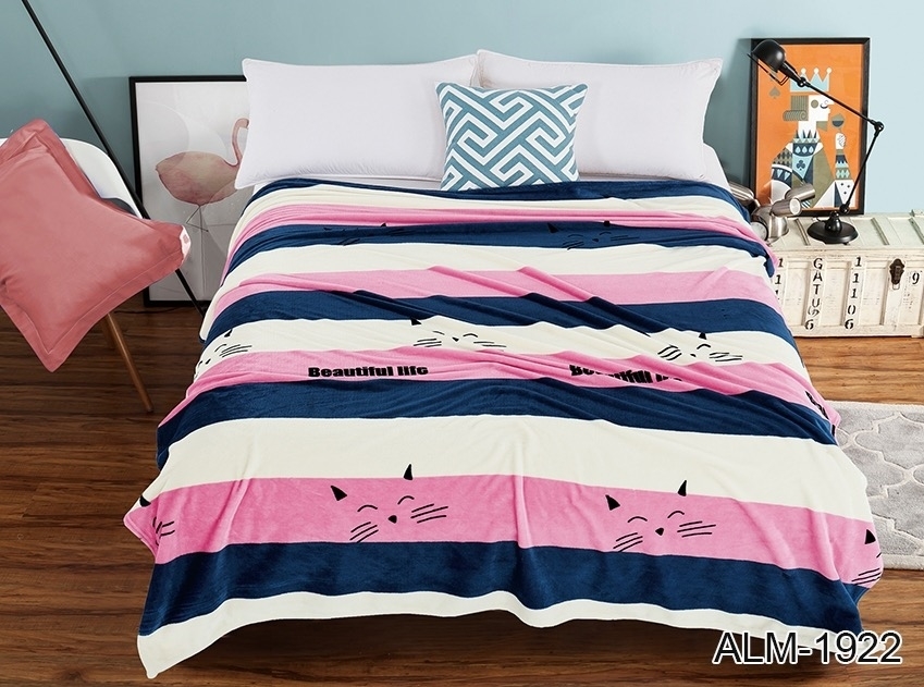 Плед на кровать велсофт сине-розового цвета в полоску