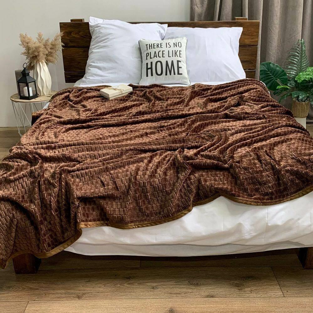 велюровый плед на кровать коричневого цвета фото 1