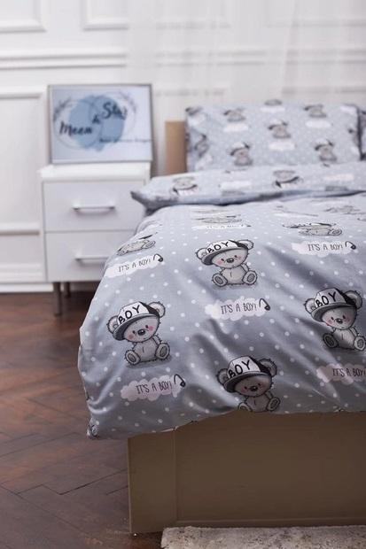 серое постельное белье с маленьким медведонком в кепке с надписью boy фото 1