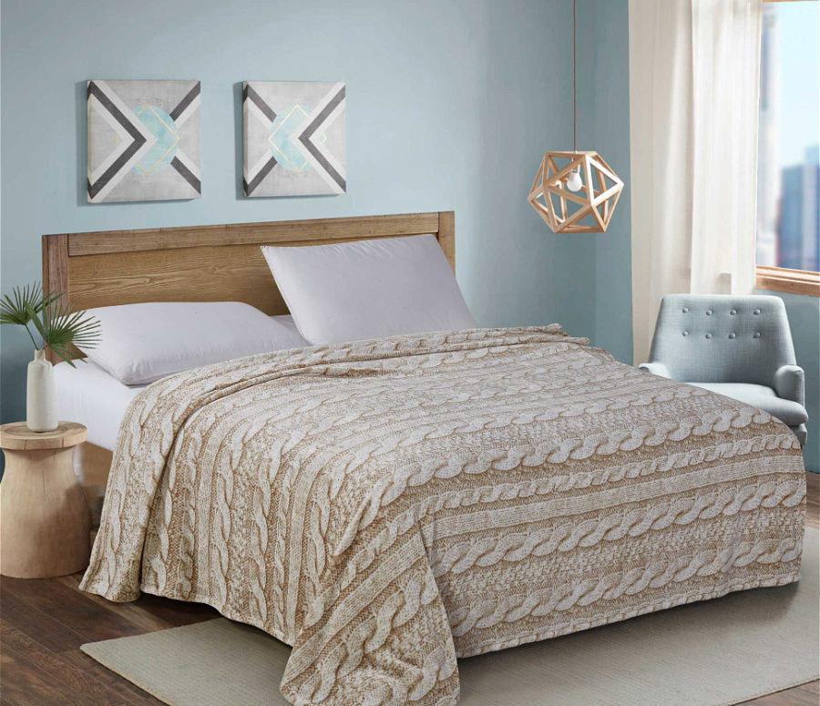 флисовый плед бежевого цвета в косичку