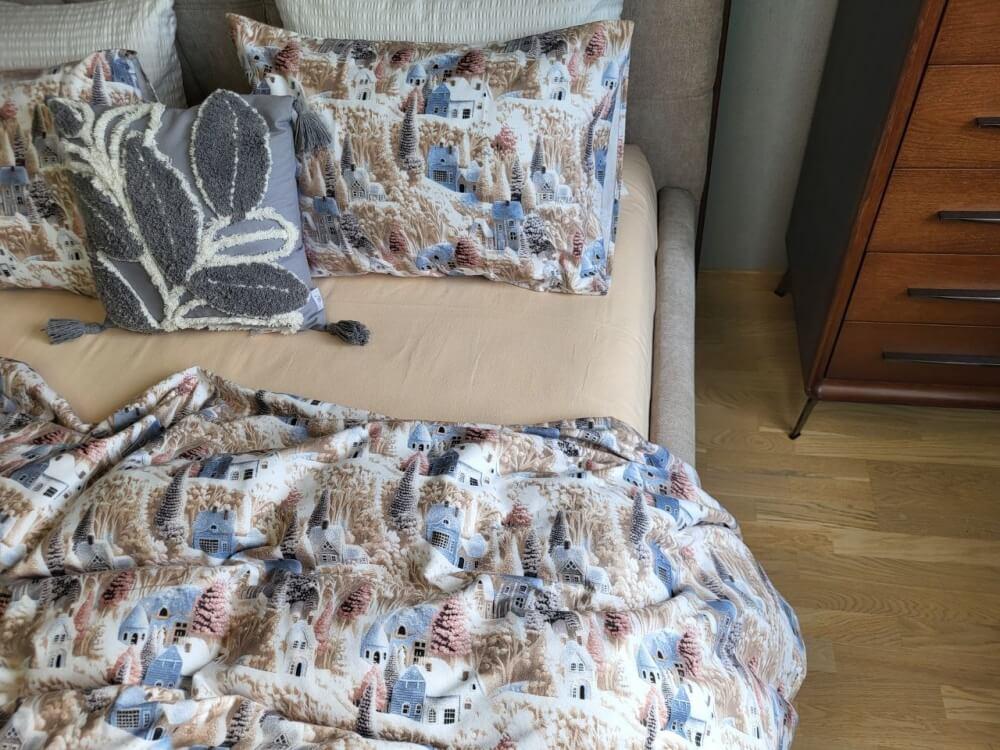 постельное белье фланель с домиками и однотонной бежевой простыней фото 1