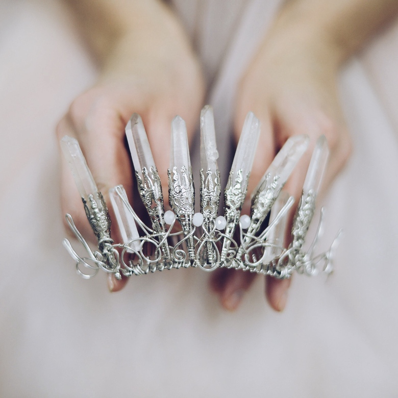 Корона из натуральных кварцевых кристаллов  из коллекции "Кристальные Эльфы"