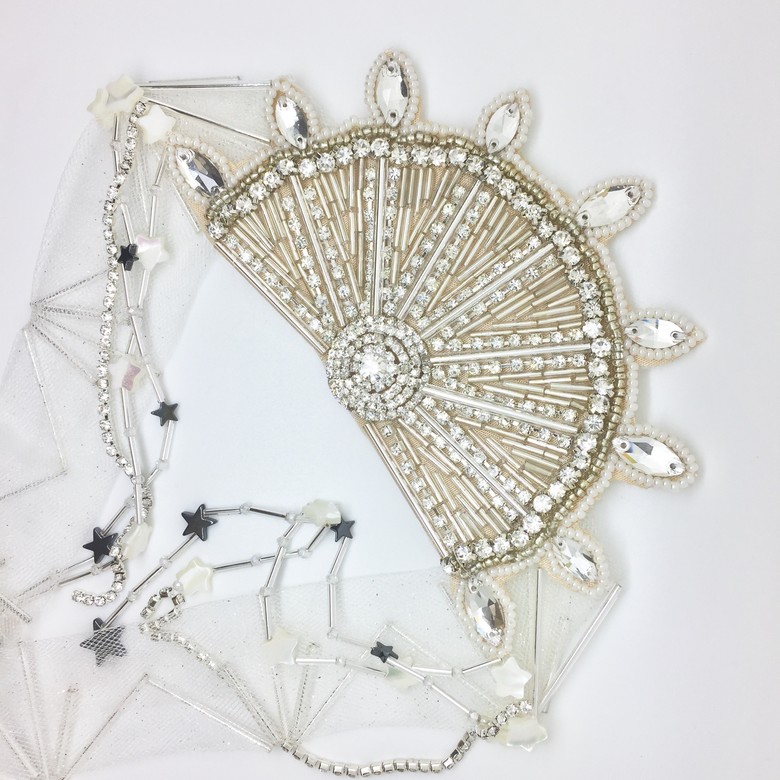 Аксессуар Iriada из коллекции ПОЮЩАЯ