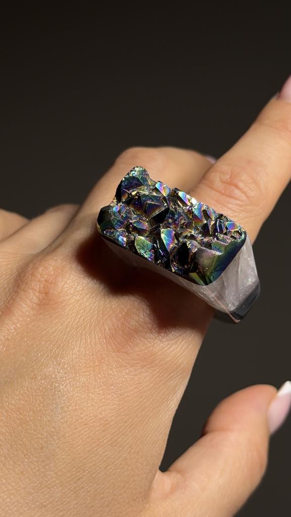 Кольцо из цельного  агата с кварцевой друзой