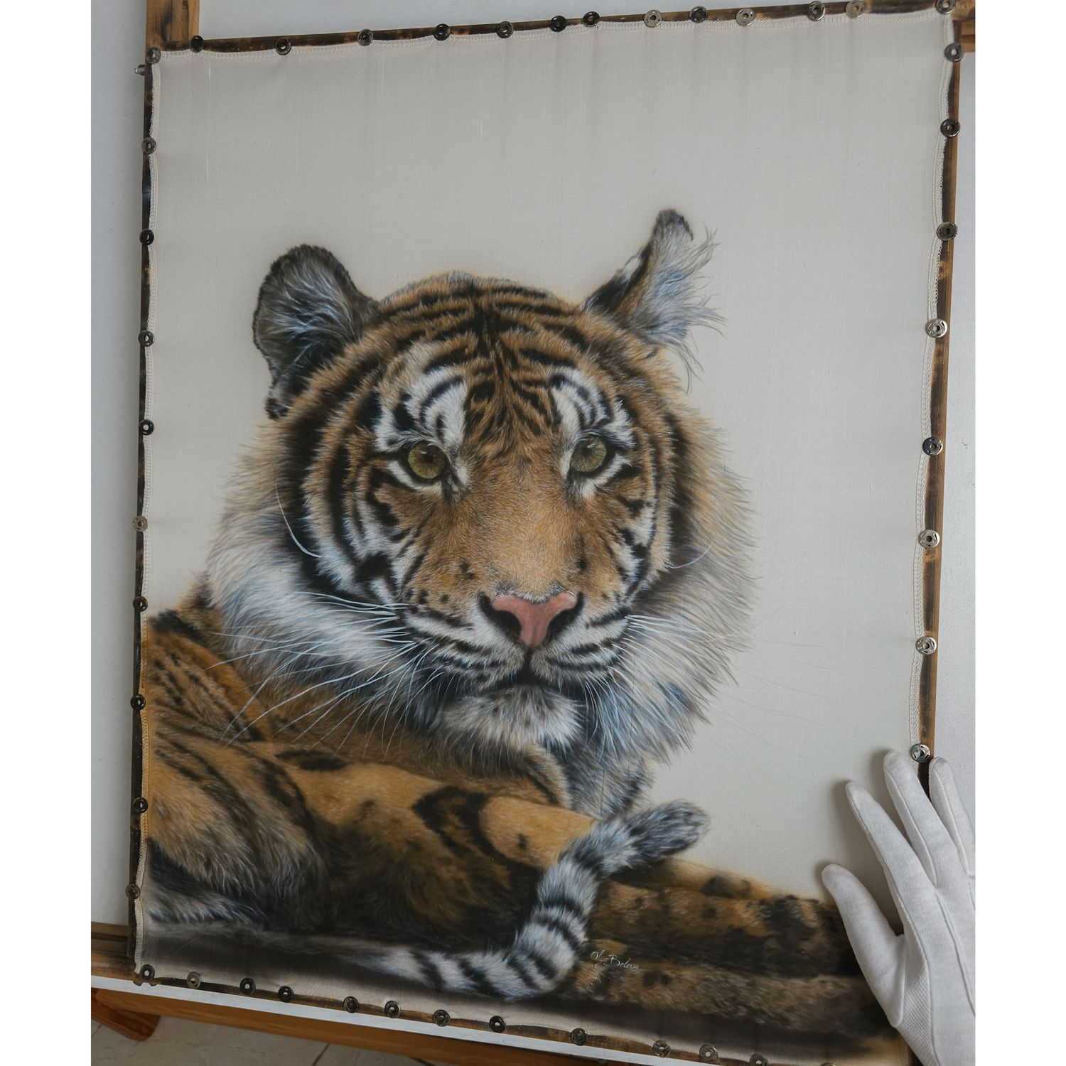 "Guard" - Hyperrealistic tiger portrait painted on pure silk