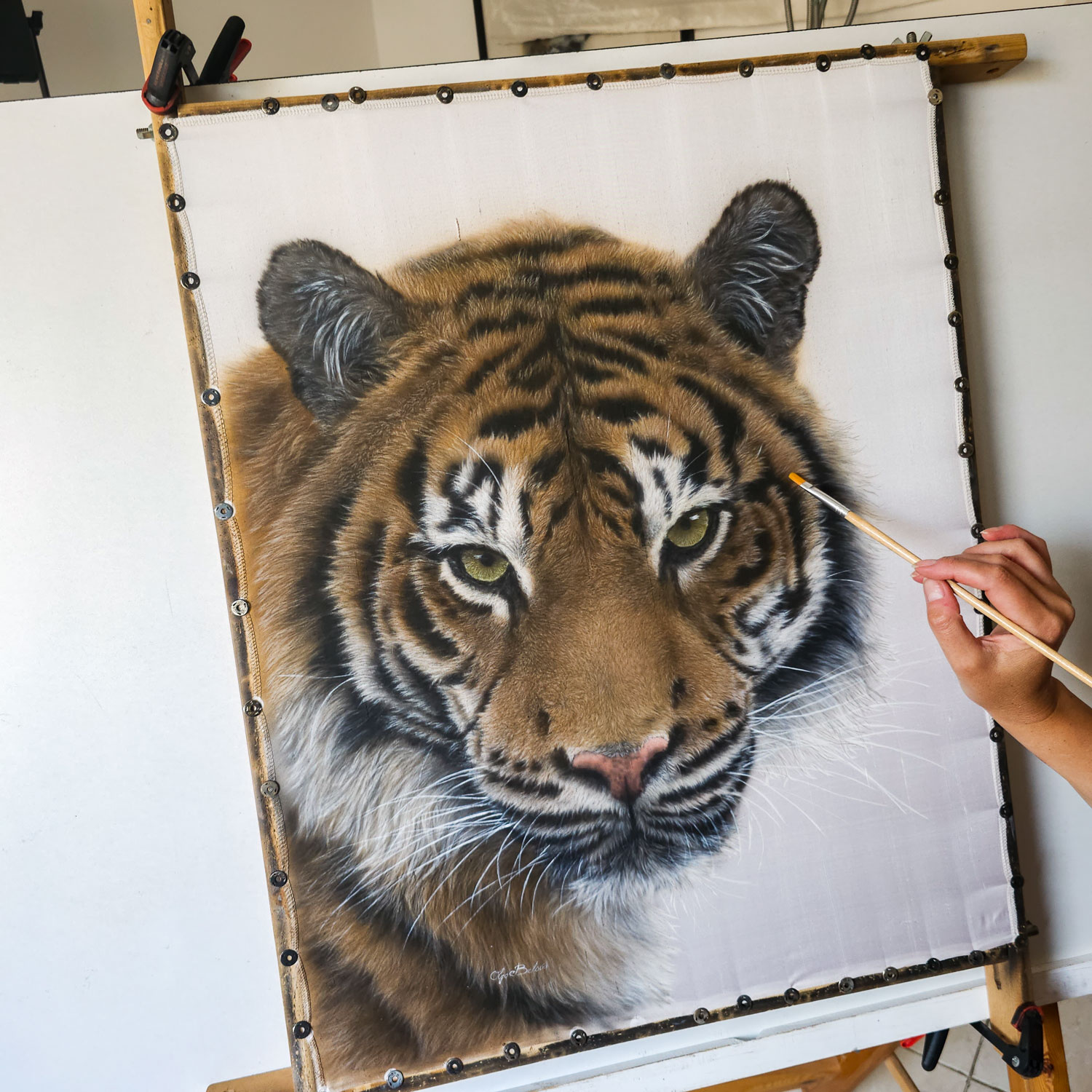 Conqueror’s gaze – hyper realistic tiger portrait painted on pure silk