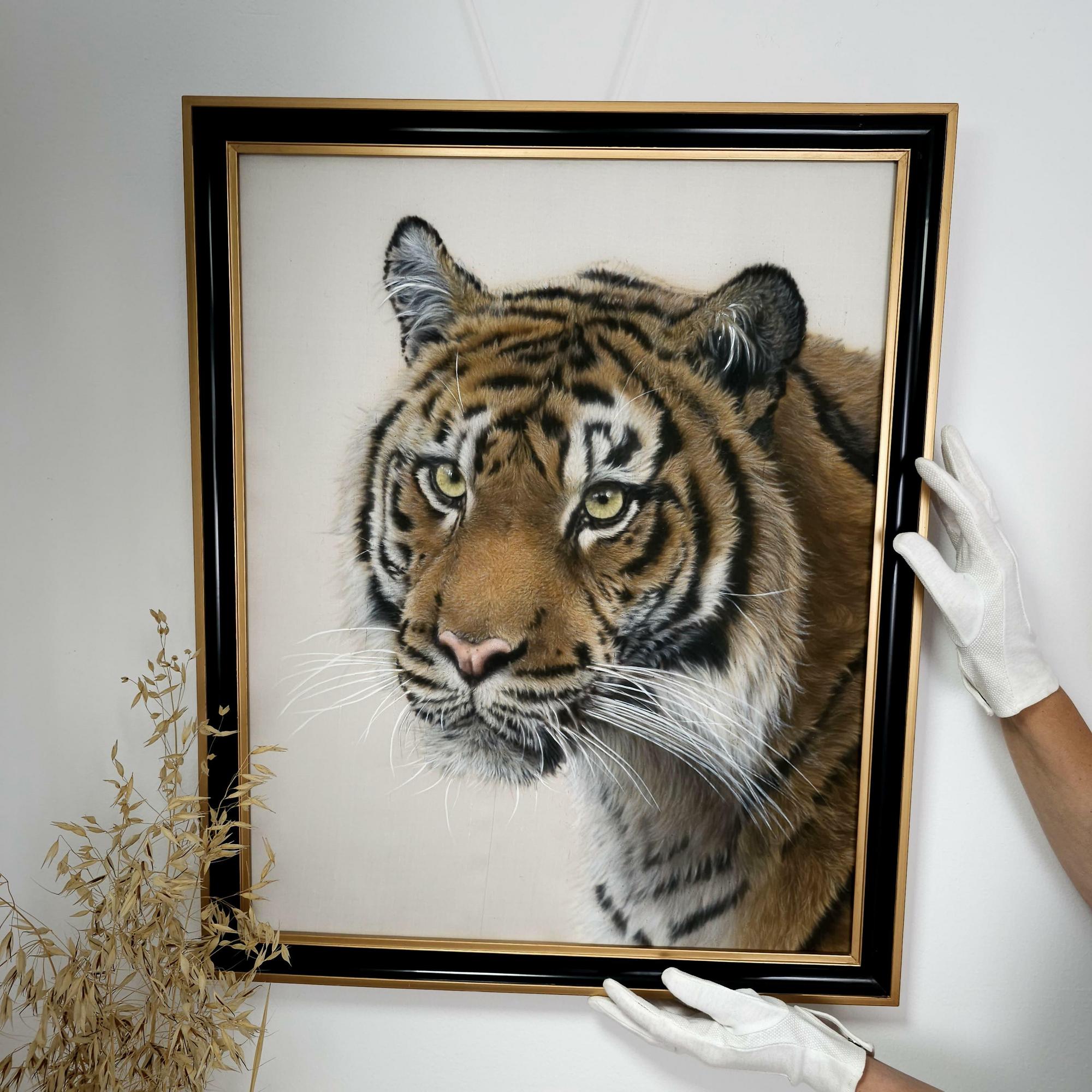 Glimmering gaze – Hyper realistic tiger portrait painted on pure silk