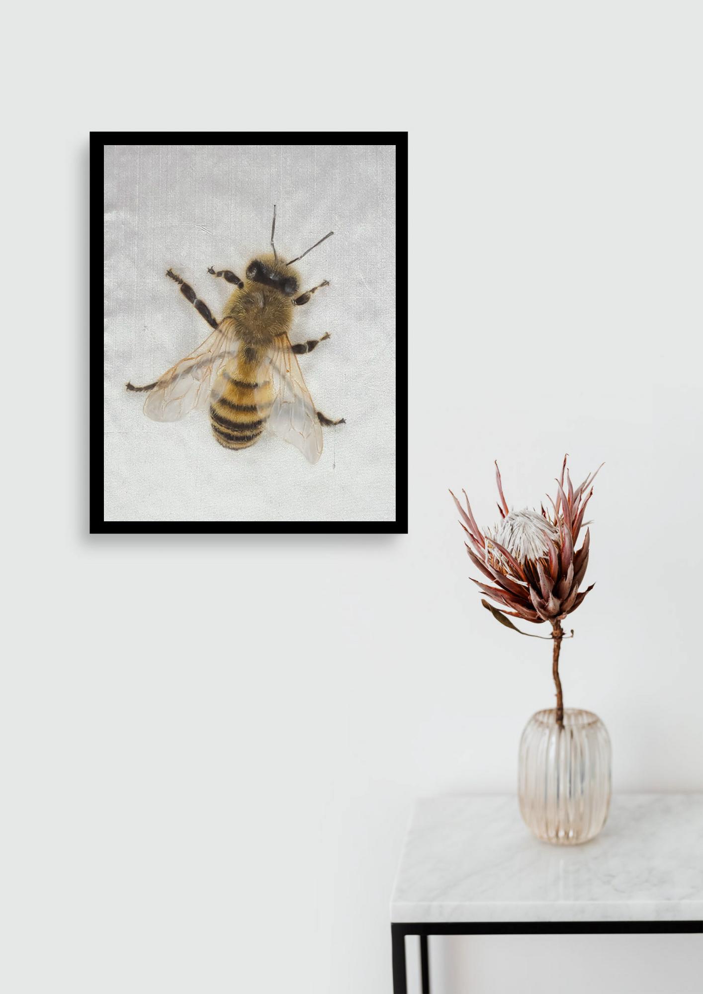 Wings of gold-  Hyperrealistic bee painted on pure silk