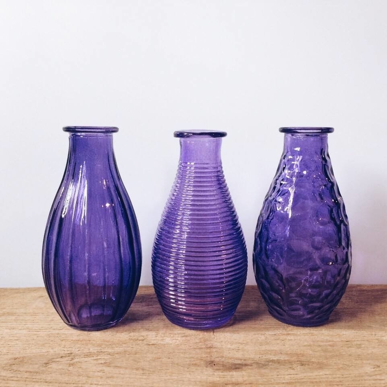 Ваза маленька фіолетова рельєфна, скло VA-059