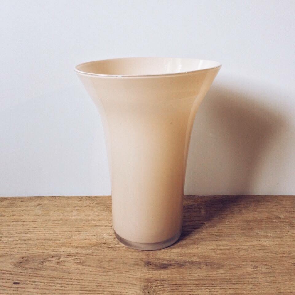 Ваза беж непрозора, скло VA-062