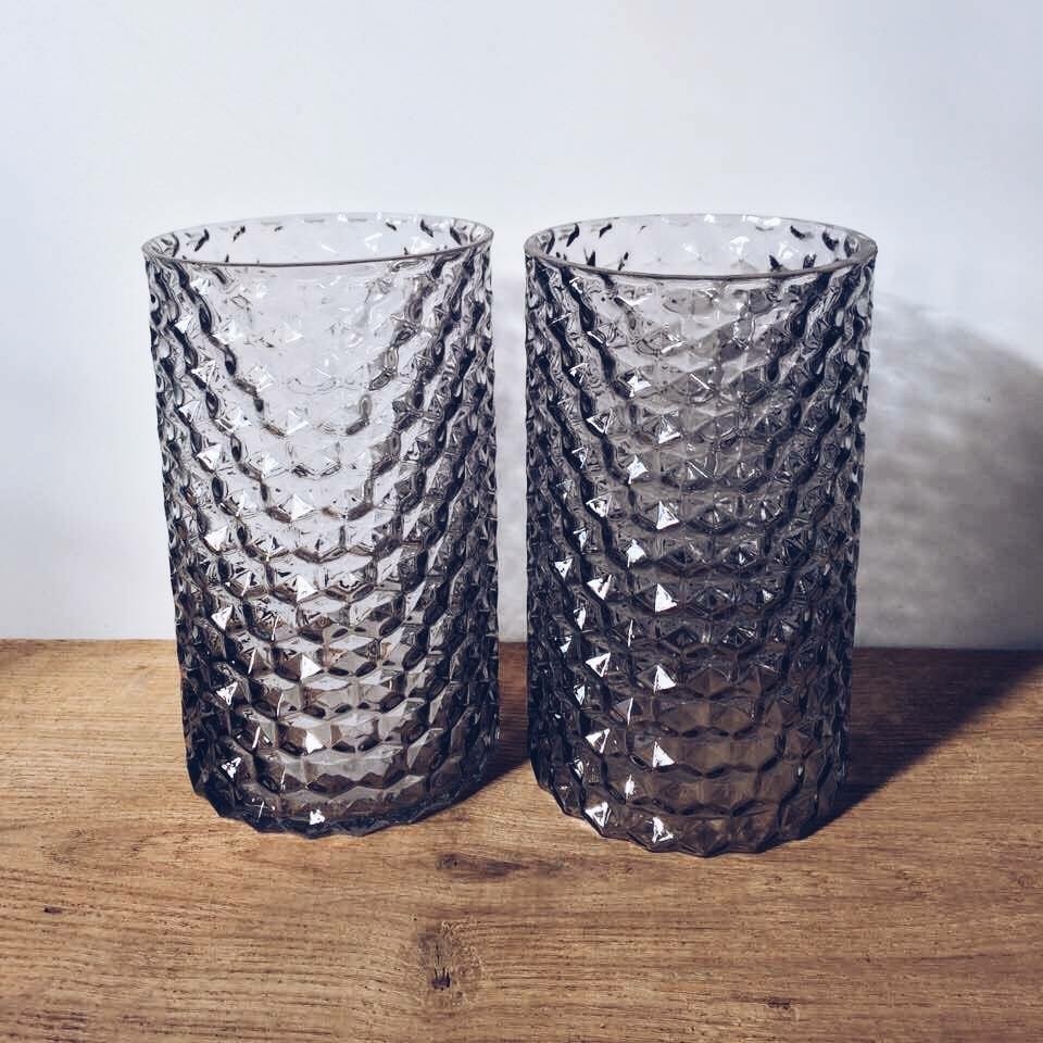 Ваза-підсвічник сіра рельєфна, скло VA-011