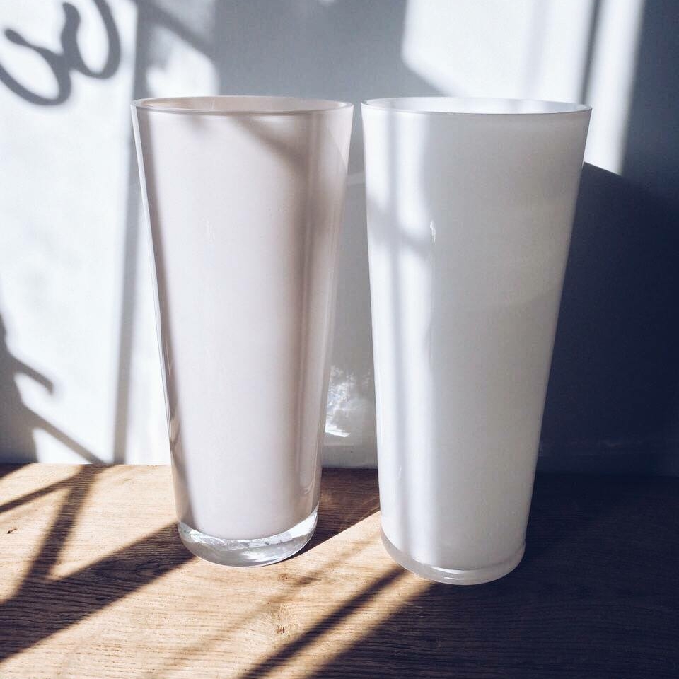 Ваза 30 беж непрозора/ ваза 30 біла непрозора, скло VA-072