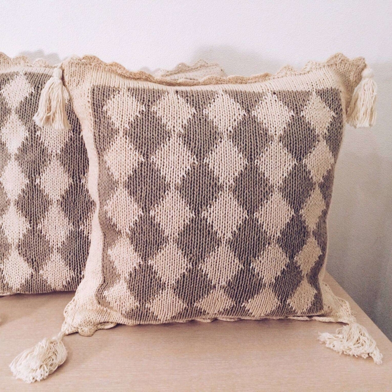 Подушка декоративна беж/сірий плетена ромби бавовна PW-007