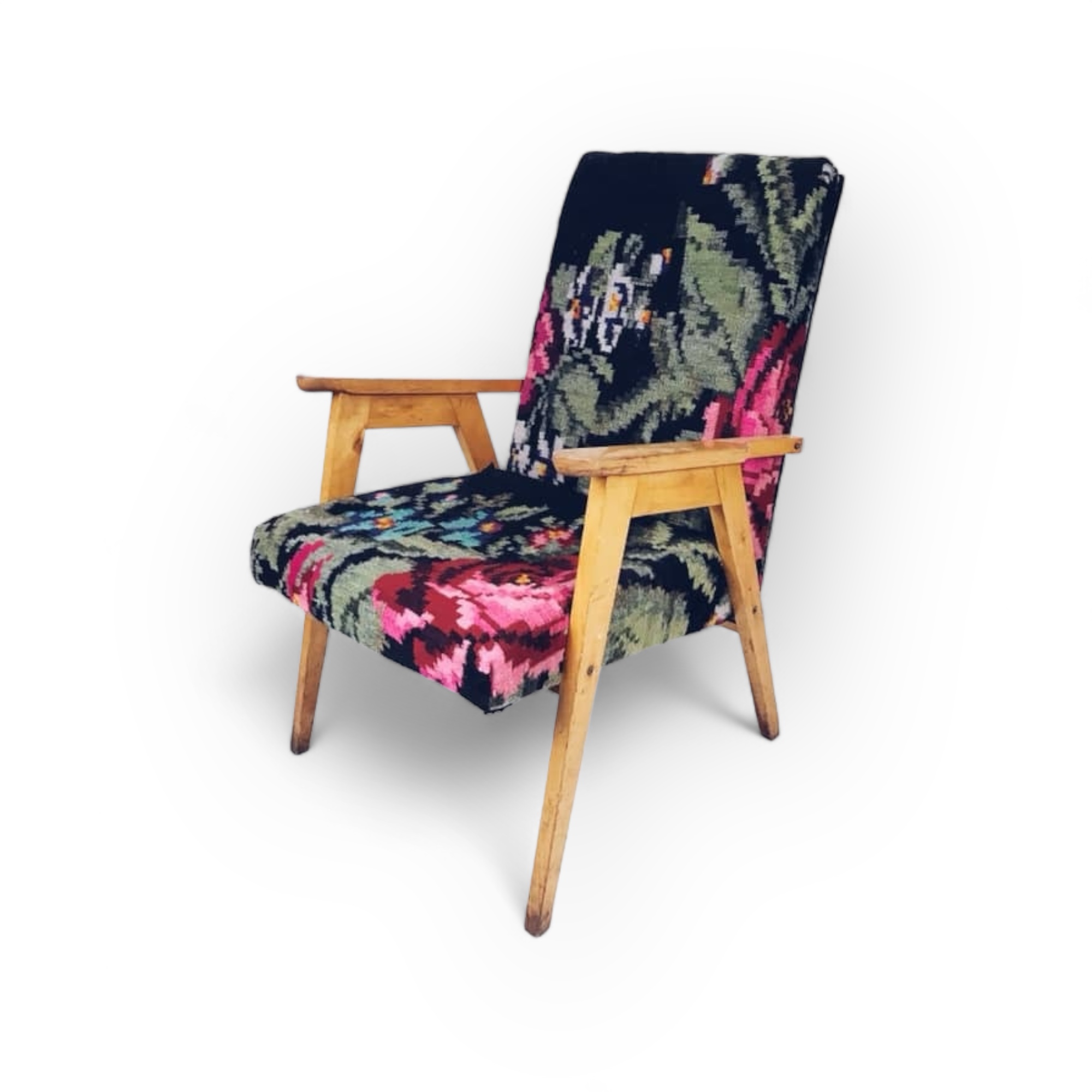 Крісло вінтаж в трояндах обивка старовинним килимом CH-042