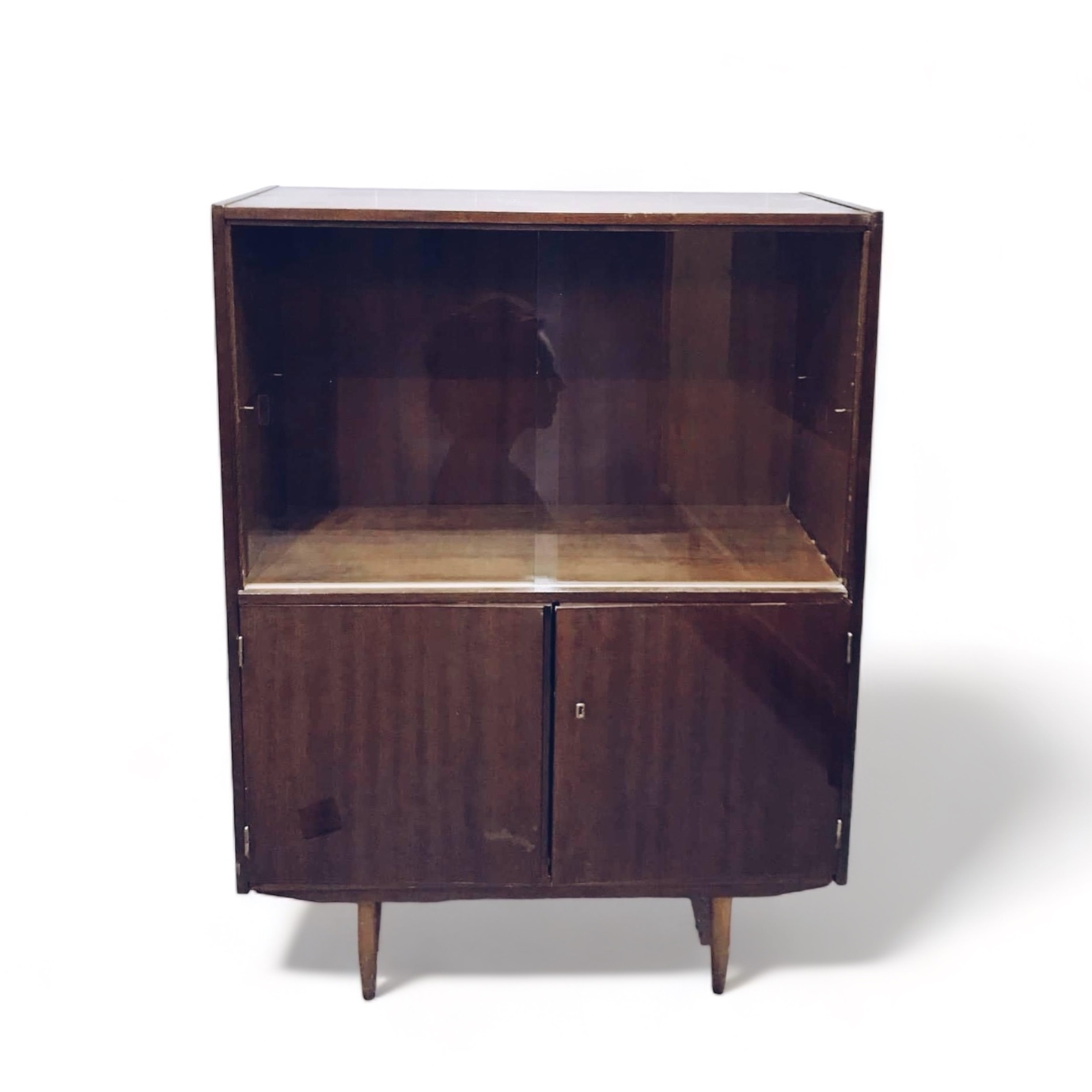 Сервант на ніжках ретро зі скляним відділенням темний лак CB-024