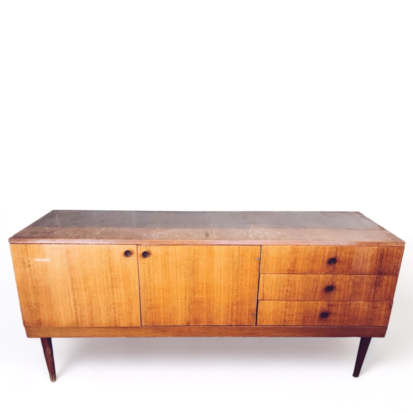 Тумба на декілька відділень на ніжках ретро, світле дерево CB-008