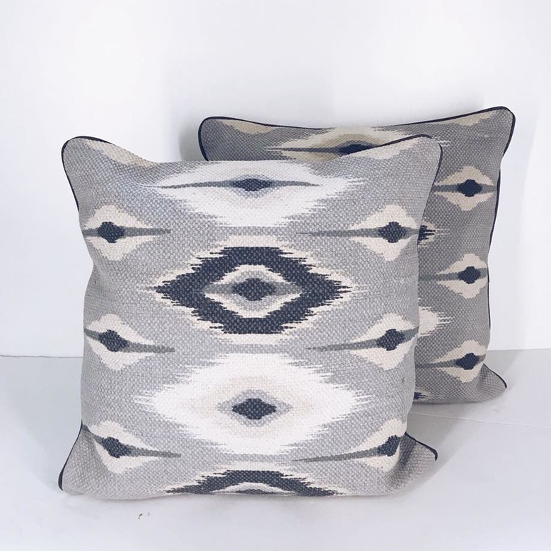 Подушка декоративна принт "Ікат" сіра, бавовна PW-103