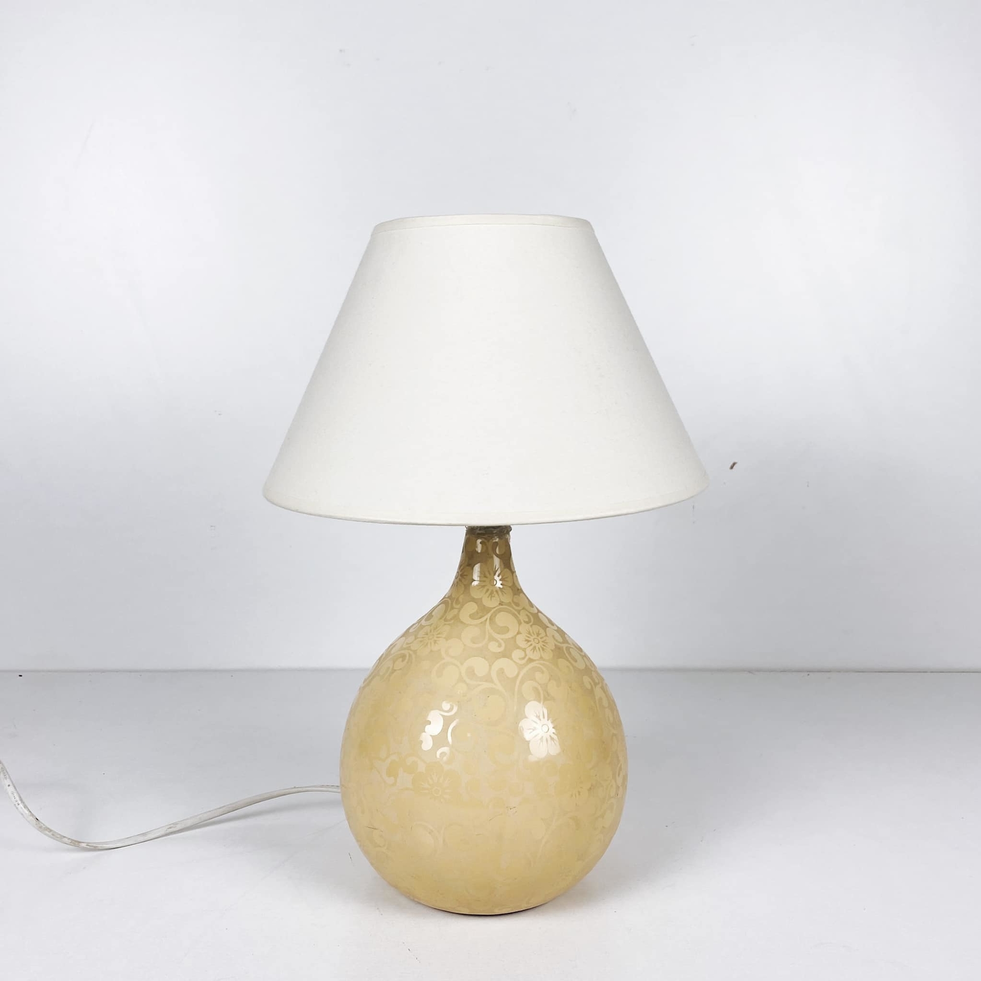 Лампа настільна беж LT-094