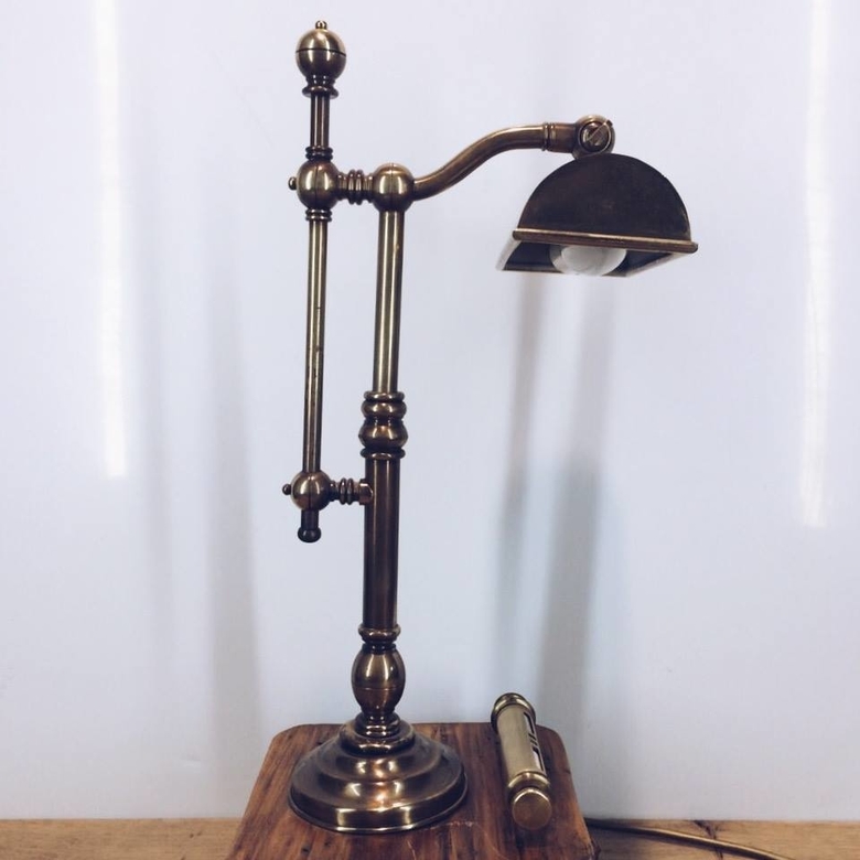 Лампа вінтаж з календарем та шухлядкою латунь/дерево LT-076