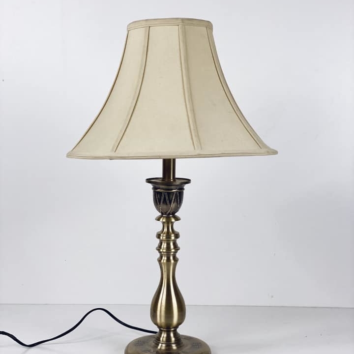 Лампа настільна база латунь абажур беж LT-066