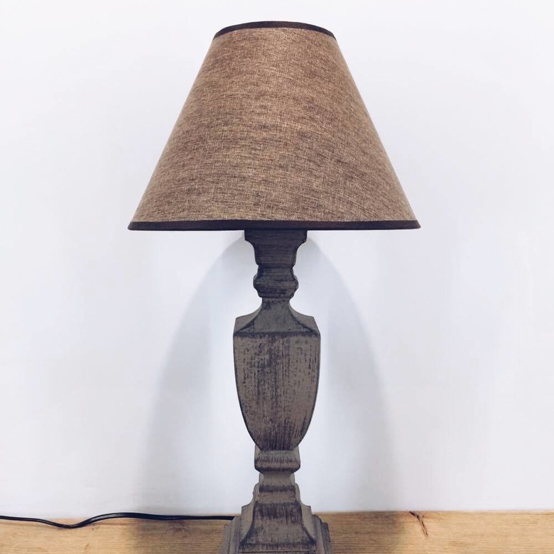 Лампа настільна фігурна база коричневий абажур LT-069