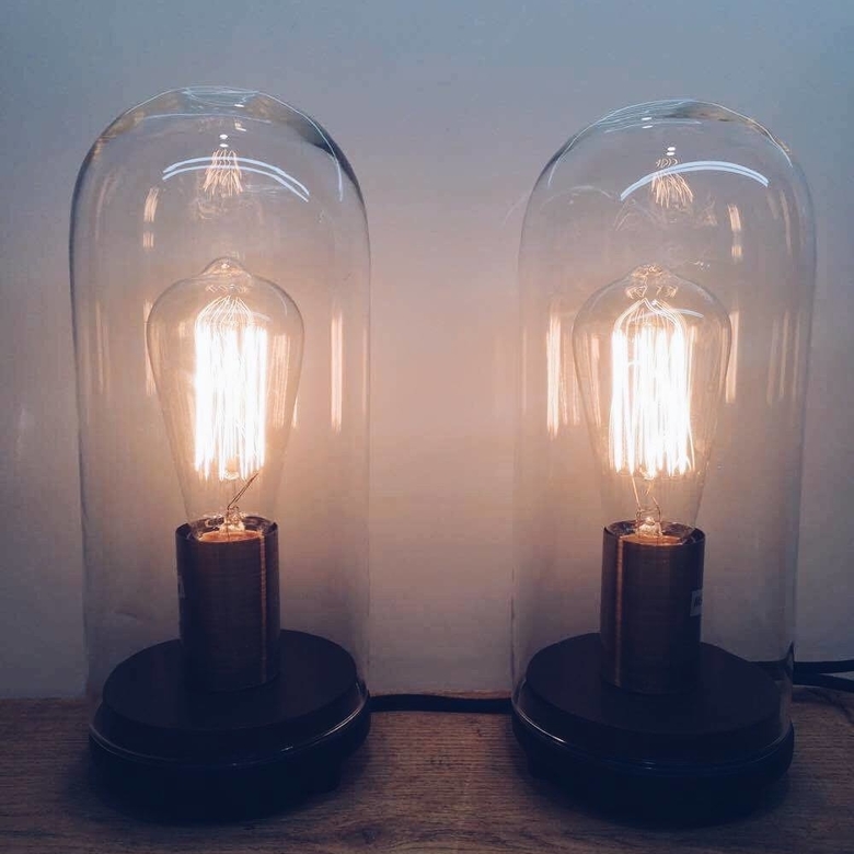 Лампа настільна під скляним ковпаком LT-067