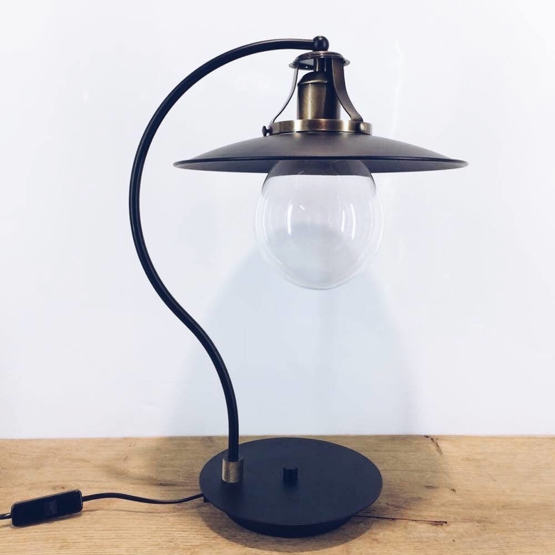 Лампа настільна метал/скляна колба LT-068