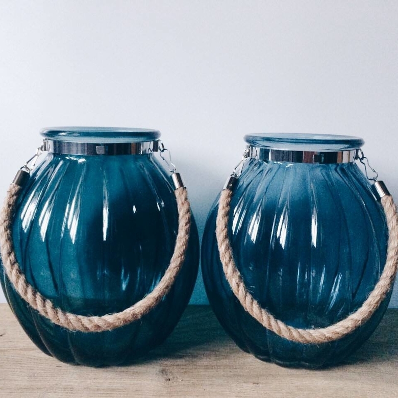 Ваза-ліхтар синя середня, скло/метал/джут CL-057