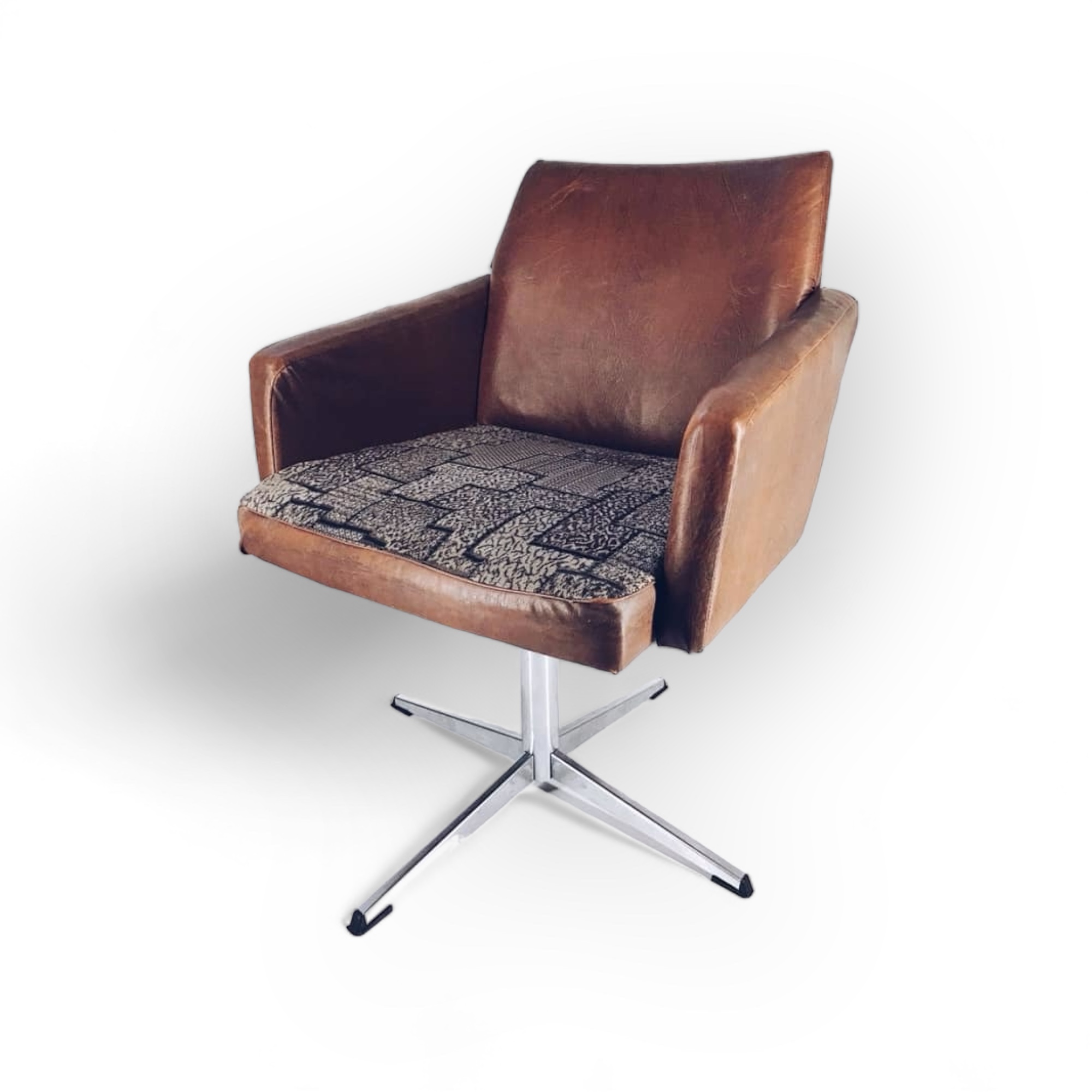 Крісло вінтаж поворотне CH-053