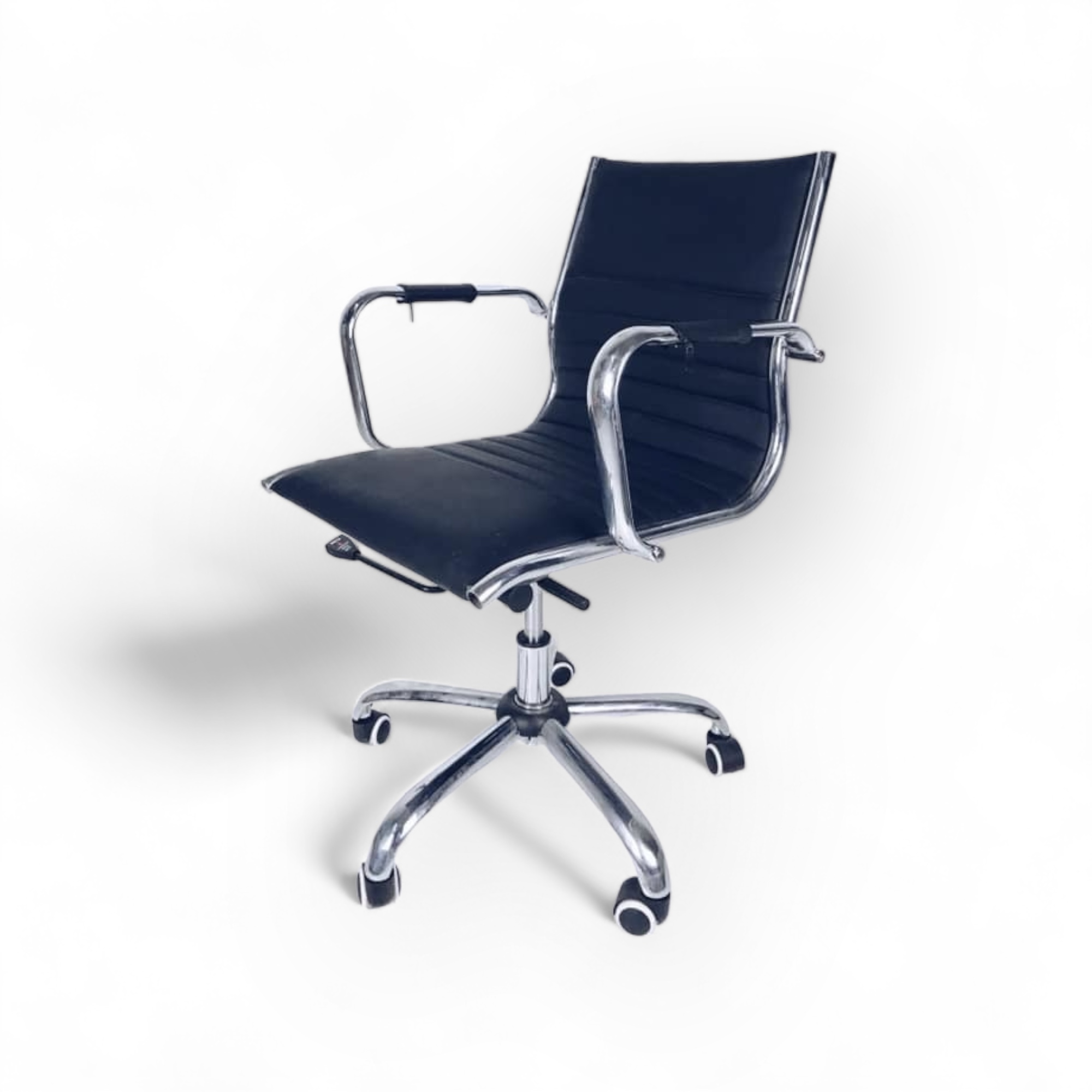 Крісло офісне чорне штучна шкіра CH-077