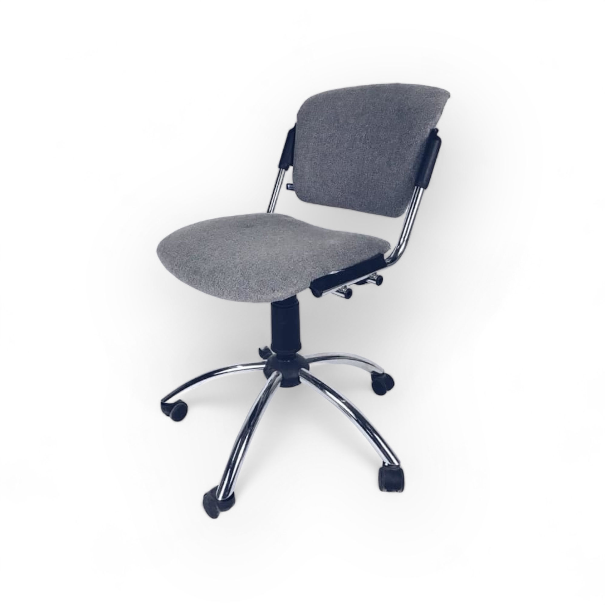 Крісло офісне сіре без билець CA-070