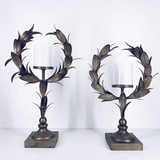 Підсвічник лавровий вінок на підставці за скляною колбою метал темний CA-018