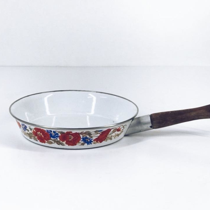 Пательня емальована біла з квітами KH-069