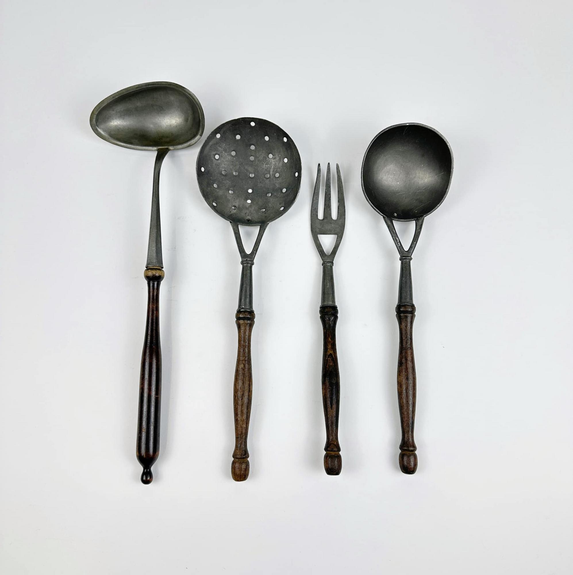 Кухонні прибори вінтаж олово/дерево KH-006