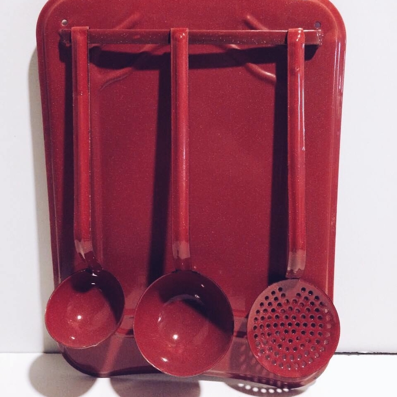 Набір кухонних приборів ретро на тримачі червоний метал KH-008