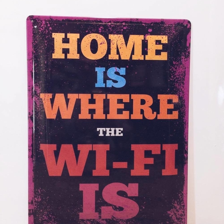 Постер текстовий ретро чорний/маджента метал AR-233