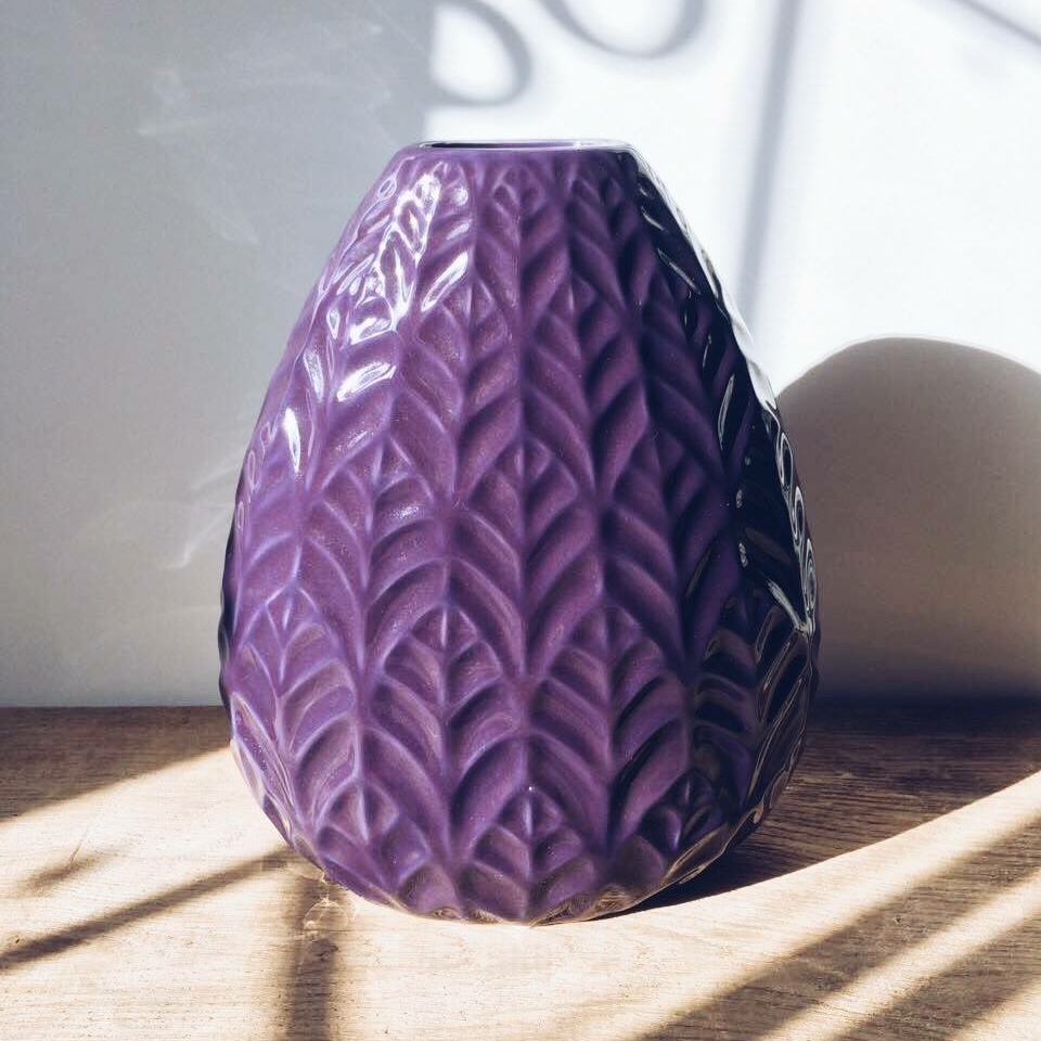 Ваза фіолетова рельєфна кераміка VA-024