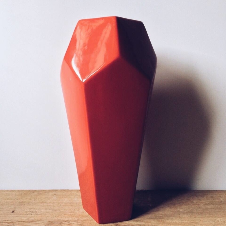 Ваза полігональна червона 30 кераміка VA-044