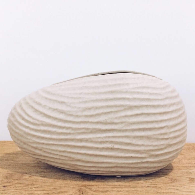 Ваза у формі каменю кераміка беж VA-085