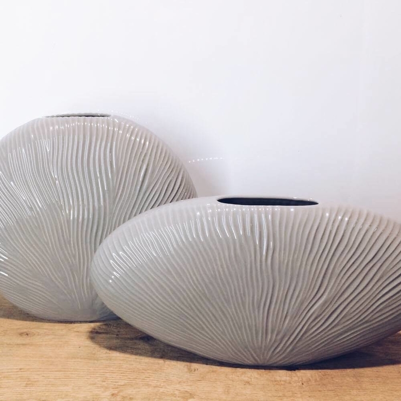 Ваза сіра кераміка кругла/овальна VA-097